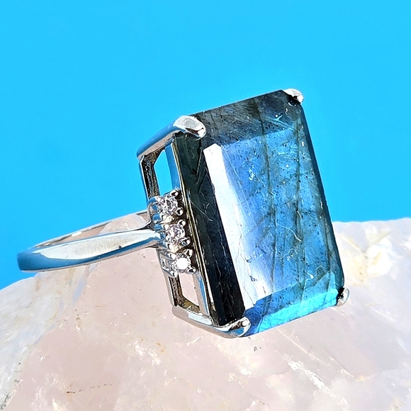 Natural Labradorite 1.7×1.2cm & CZ 925 Sterling Silver Ring - Picture 5 of 14
